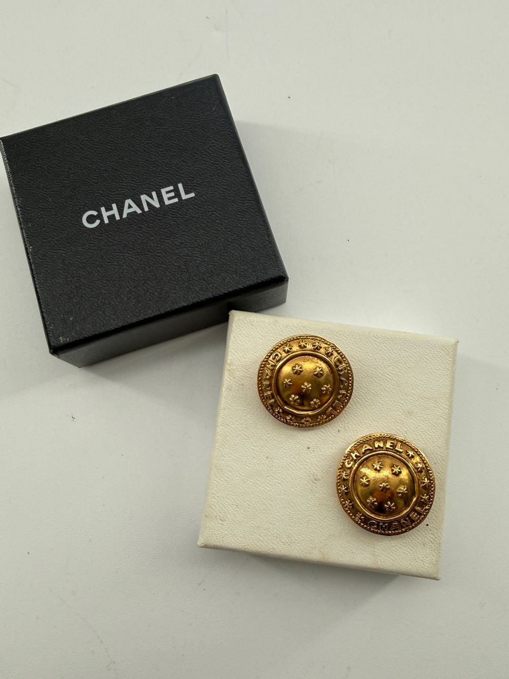 Chanel vintage ear-clips